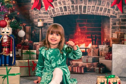 Christmas Mini Session 2023 by Bertie Victor Photography